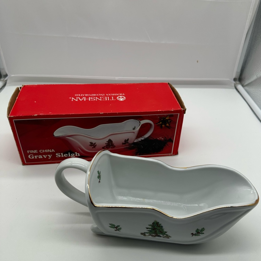 NIB New Tienshan Holiday Hostess Sleigh Gravy Boat Holiday Hostess Christma